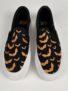 Women Black & Orange Bat Print Slip-On Shoes Size 6